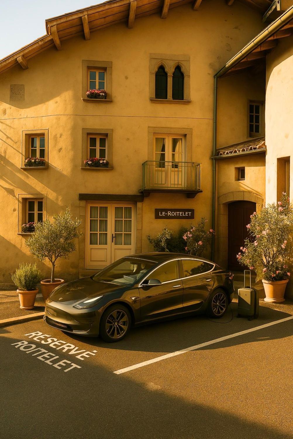 Appart'Hotel Chaleureux Au Coeur De Tullins - Le Roitelet Bagian luar foto